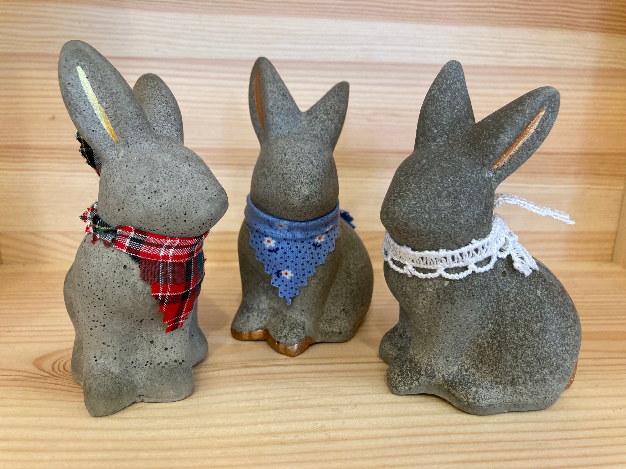 3 Hasen aus Beton